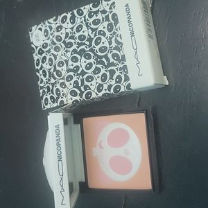 MAC Nicopanda face powder